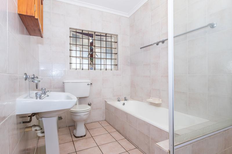 To Let 4 Bedroom Property for Rent in Bergvliet Western Cape